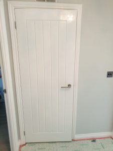 Hallway interior door painted with brilliant white finish by painter and decorator Swansea in property in Llansamlet